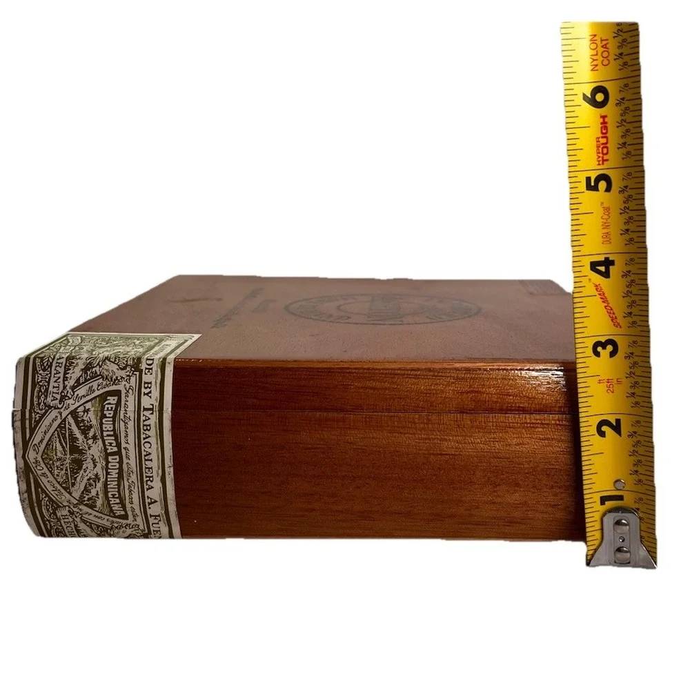 Ashton Churchill Emboss Wooden Cigar Box‎ Hand Made Dove Tail Dominican Republic